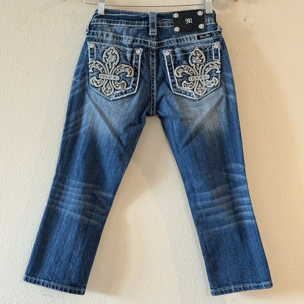 Miss Me Signature Cuffed Capri Jeans 26 Fleur De Lis Rhinestone Stretch Denim
